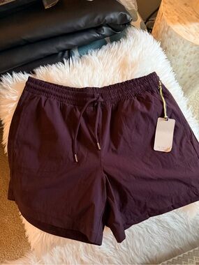 Te Verde Women's Cargo Shorts in Plum